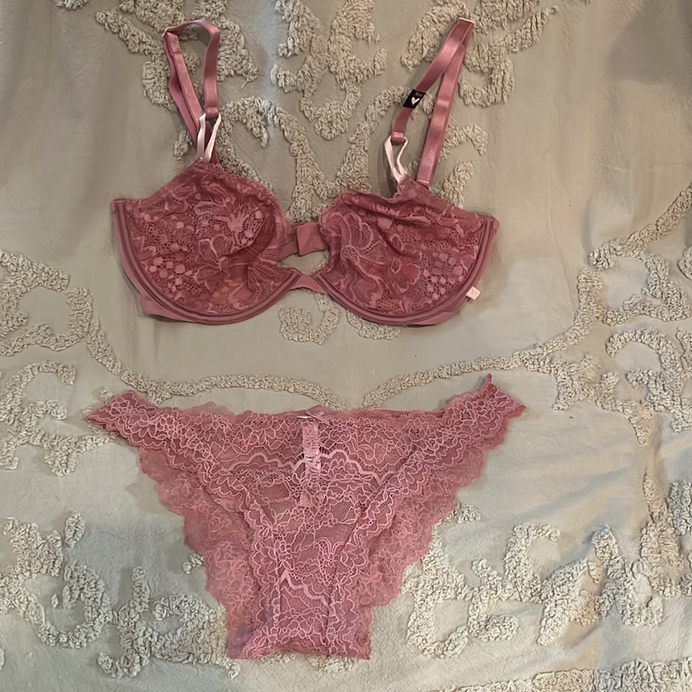 Victoria’s Secret Sexy Tee- Bra set